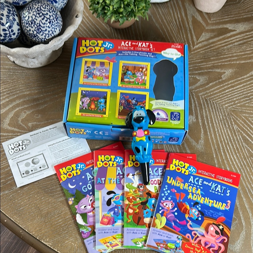 Hot Dors JR. Ave and Kat’s Interactive storybook, set talking, teaching dog pen